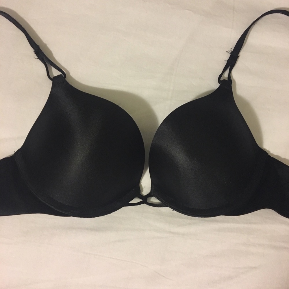 Victoria’s Secret 32A Bombshell Plunge Push-up Bra